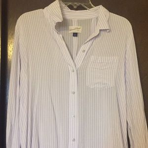 Universal Thread button down top